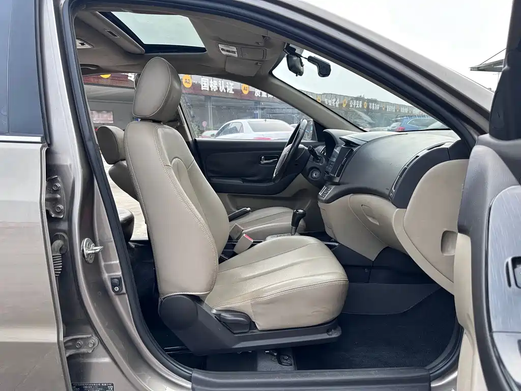 Hyundai Elantra — миниатюра 17