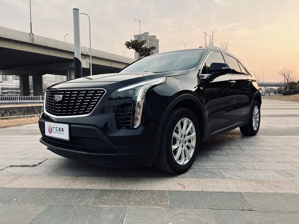 CADILLAC XT4