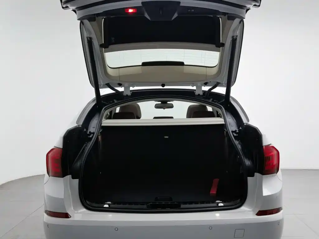 BMW 5 Series GT — миниатюра 16