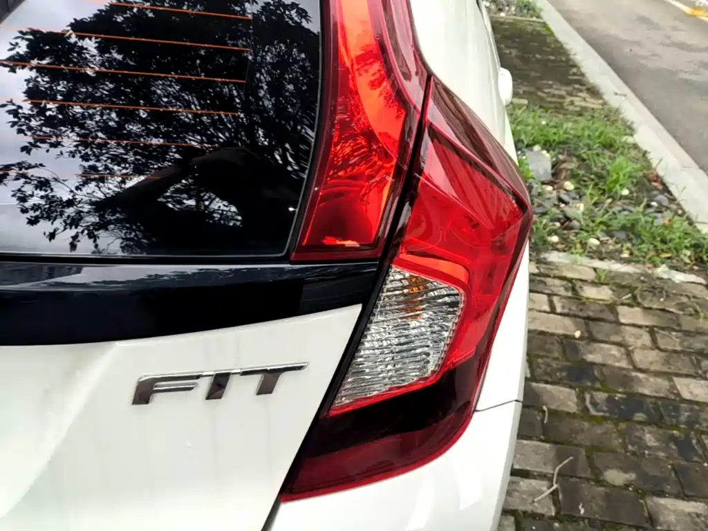 Honda Fit — миниатюра 8