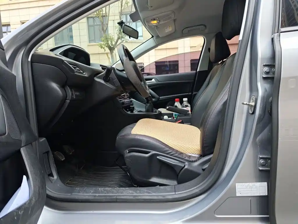 Peugeot 308 — миниатюра 11