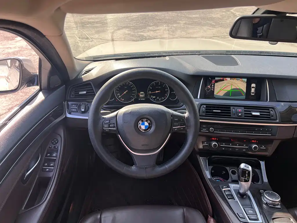 BMW 5 Series — миниатюра 9