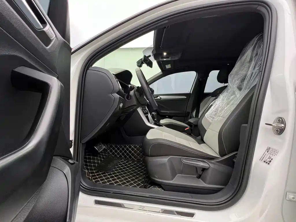 VOLKSWAGEN T ROC EXPLORING SONGS