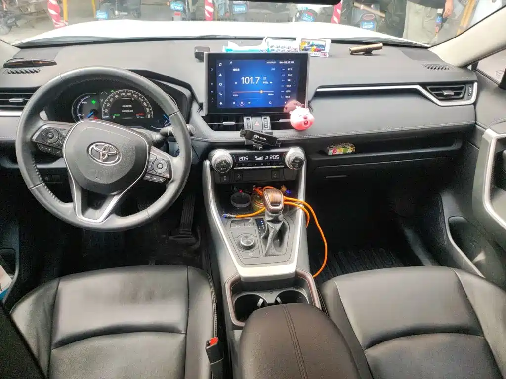 Toyota RAV4 — миниатюра 13