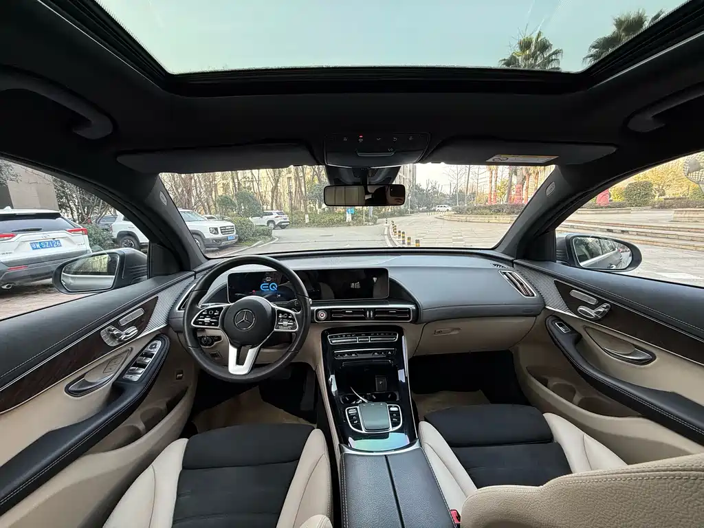 MERCEDES-BENZ EQC