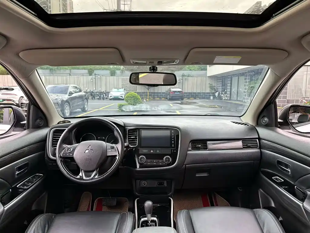 Mitsubishi Outlander — миниатюра 5