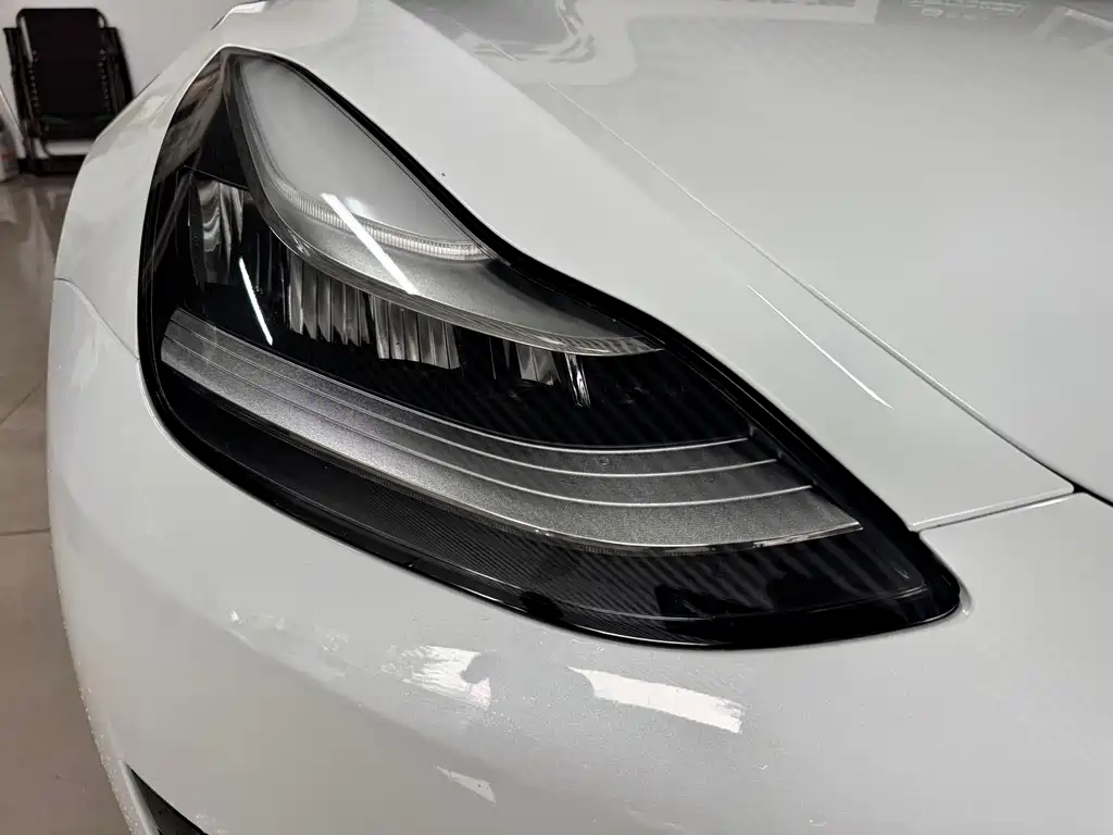 Tesla Model 3 — миниатюра 4