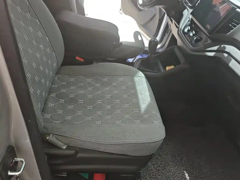 Wuling Hongguang V — миниатюра 8