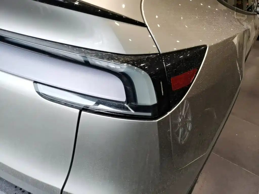 Tesla Model Y L — миниатюра 8