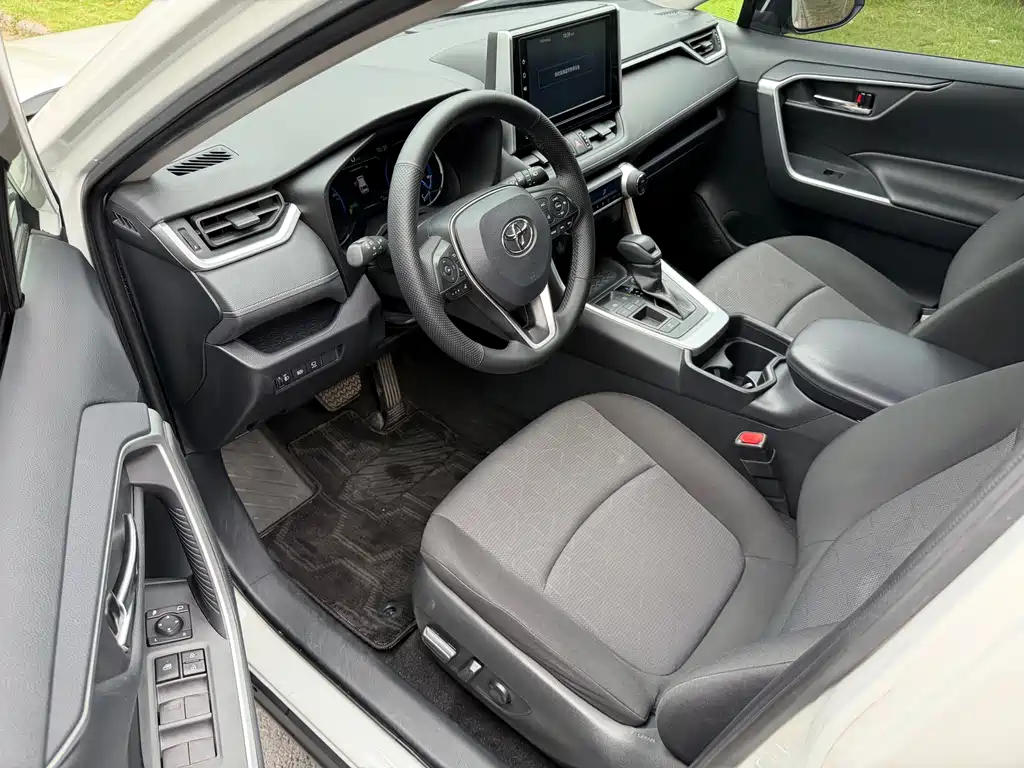 Toyota RAV4 — миниатюра 3