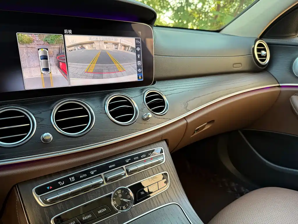 Mercedes-Benz E-Class — миниатюра 17