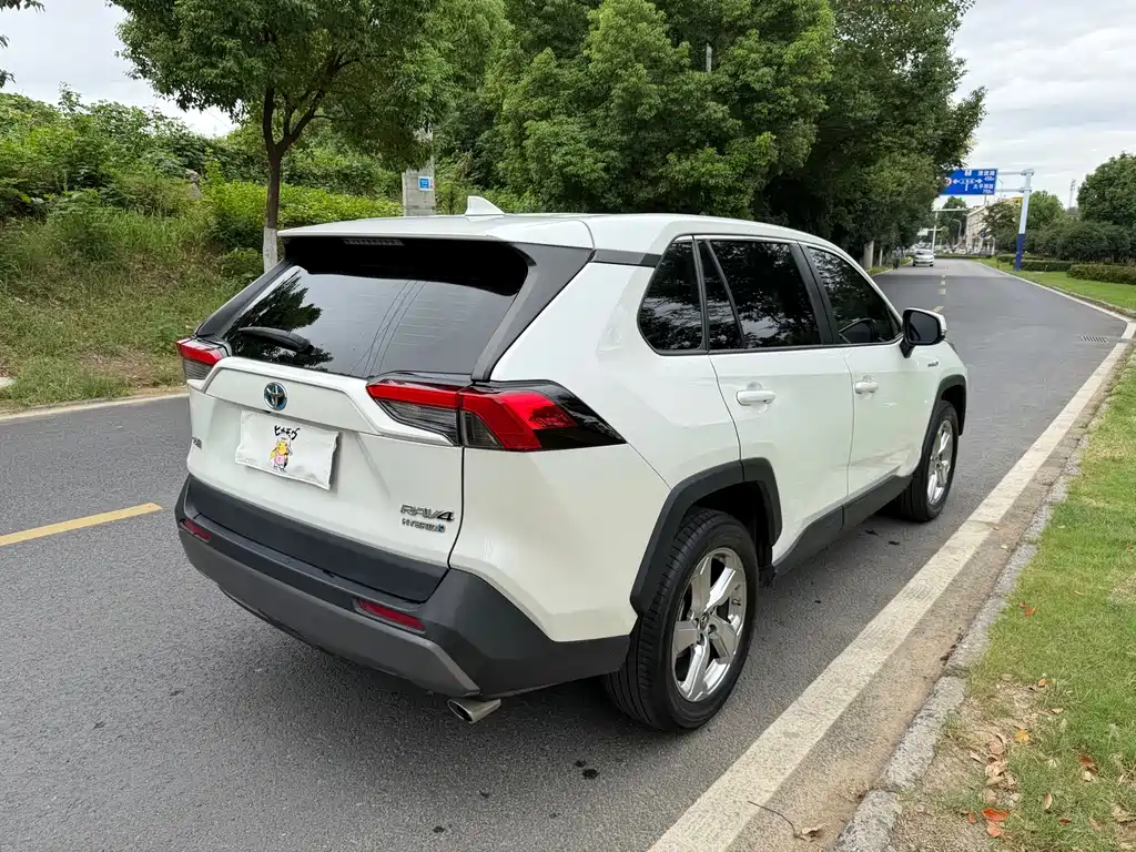 Toyota RAV4 — миниатюра 14