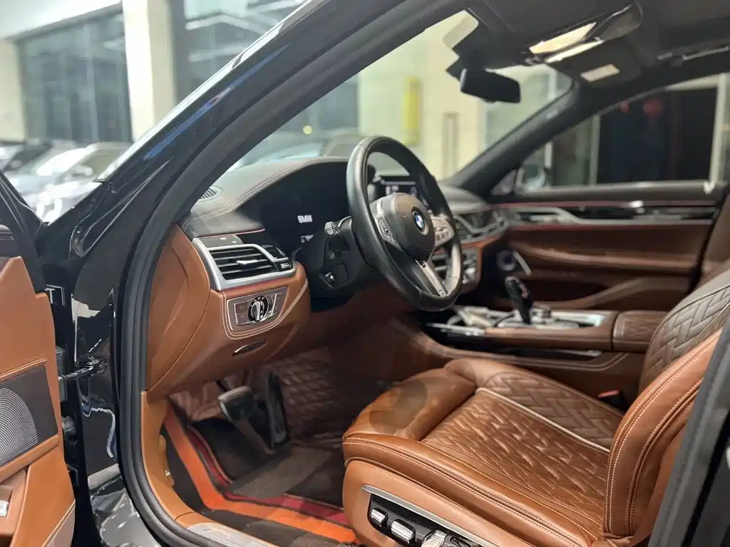 BMW 7 Series — миниатюра 4