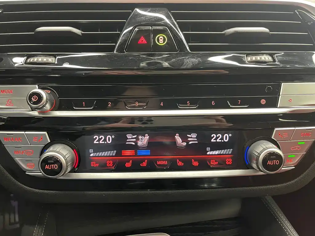 BMW 5 Series — миниатюра 13