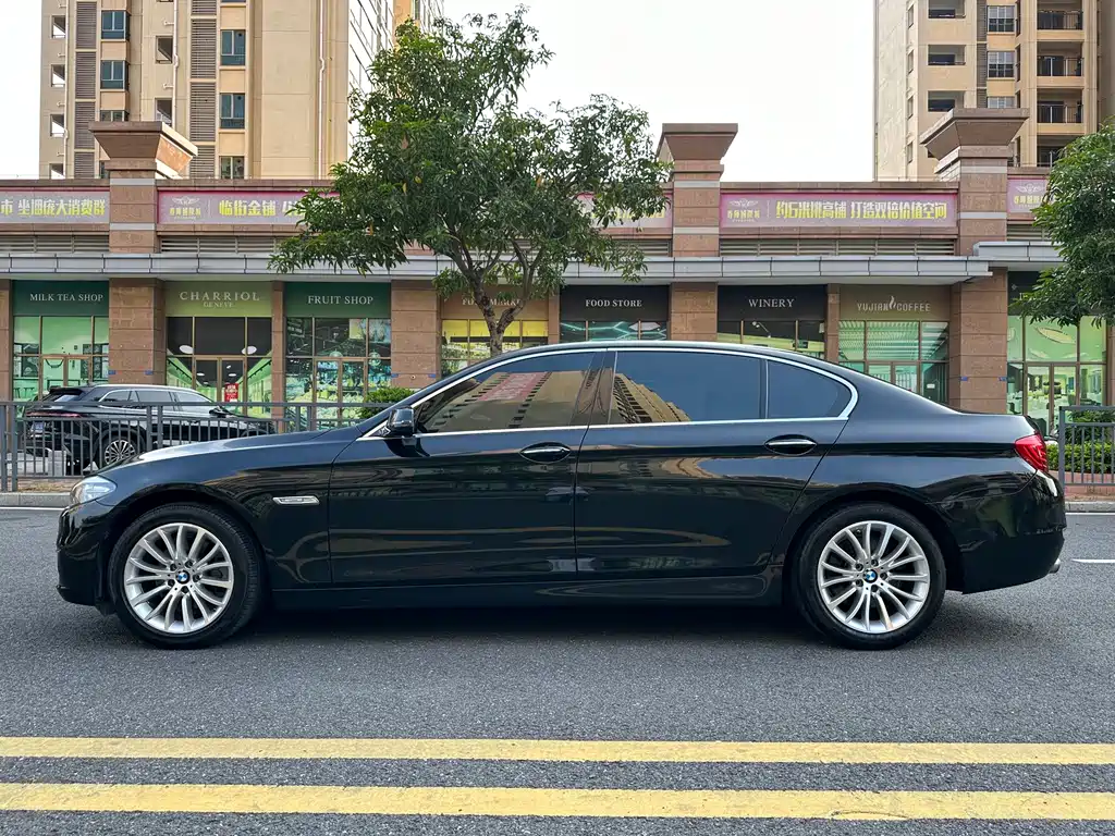 BMW 5 Series — миниатюра 8