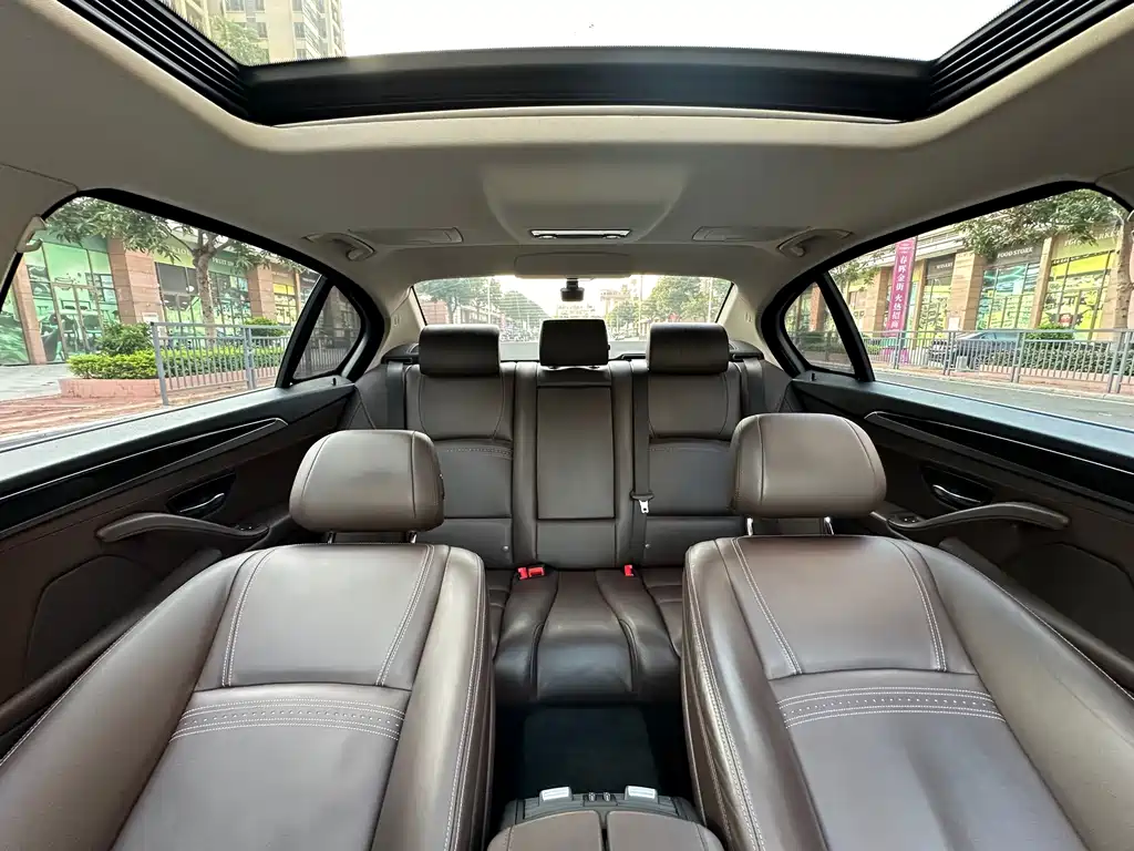 BMW 5 Series — миниатюра 16