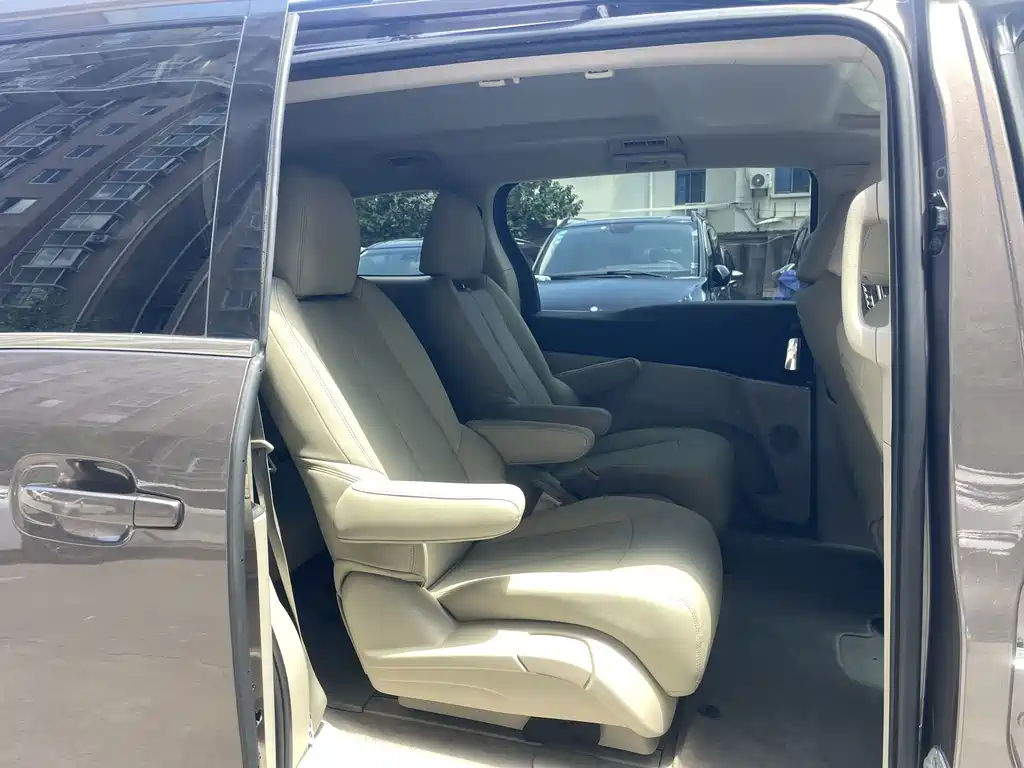 Buick GL8 — миниатюра 10