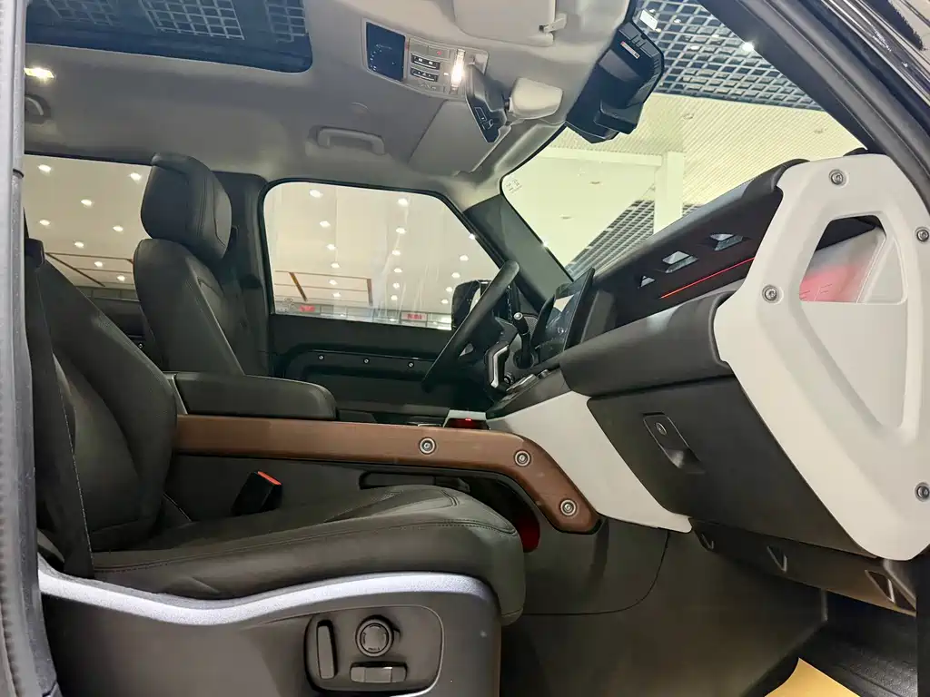 Land Rover Defender — миниатюра 10