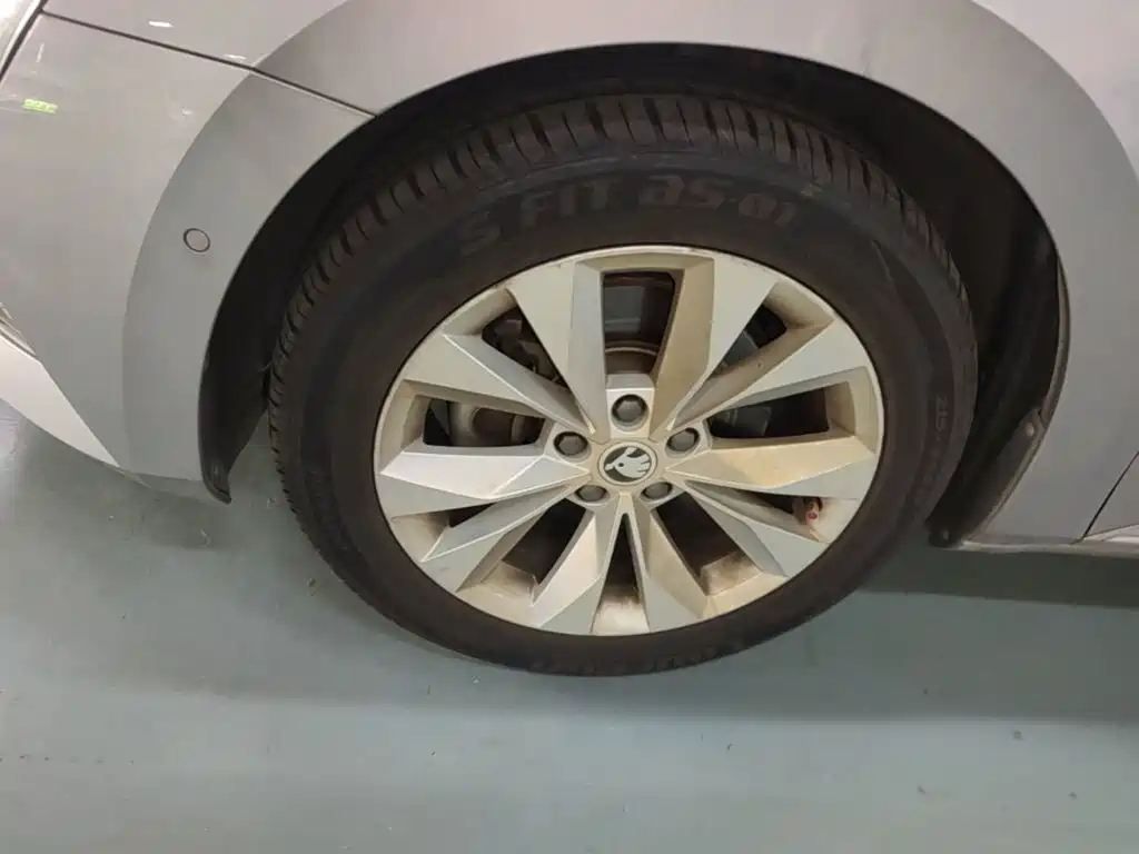 Skoda Superb — миниатюра 23