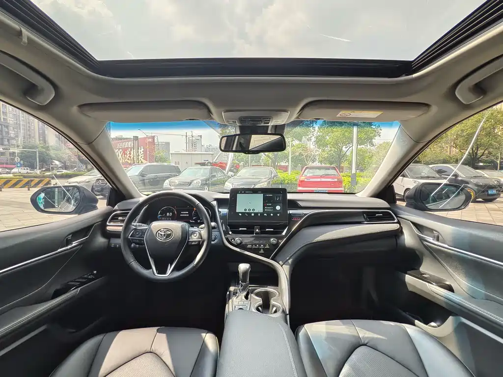 Toyota Camry — миниатюра 16