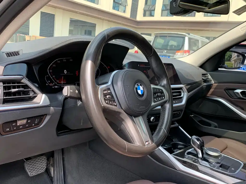 BMW 3 Series — миниатюра 18