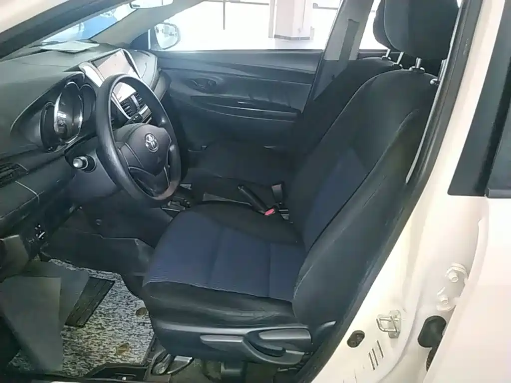 Toyota Yaris L — миниатюра 15