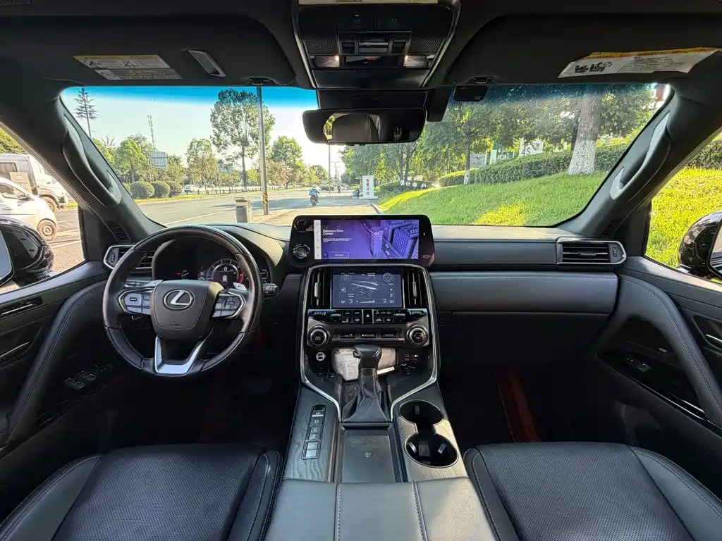Lexus LX — миниатюра 13