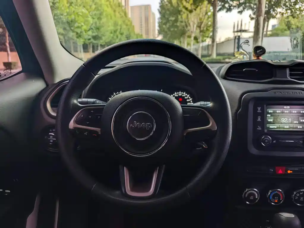 Jeep Renegade — миниатюра 8