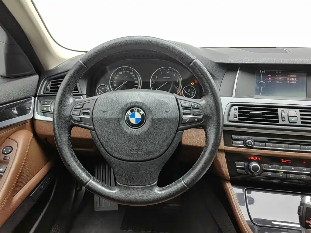 BMW 5 Series (Import) — миниатюра 11