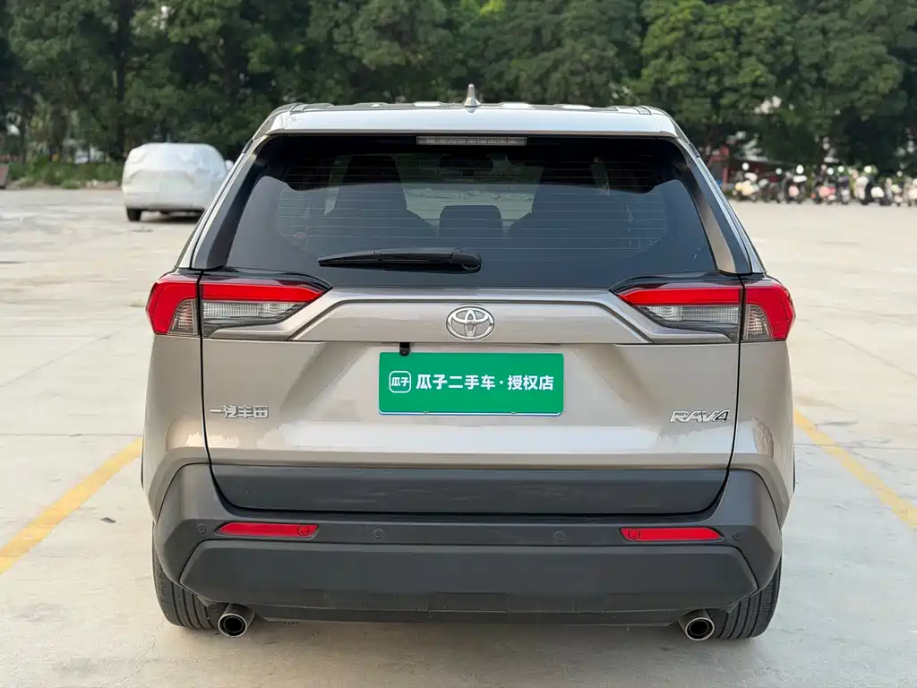 Toyota RAV4 — миниатюра 7