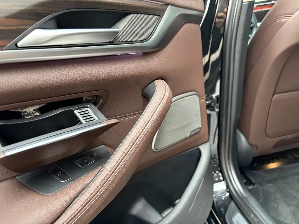 BMW 5 Series — миниатюра 24