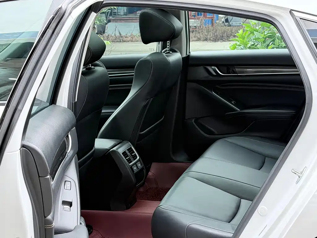 Honda Accord — миниатюра 8