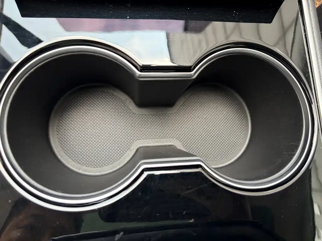 Tesla Model 3 — миниатюра 17