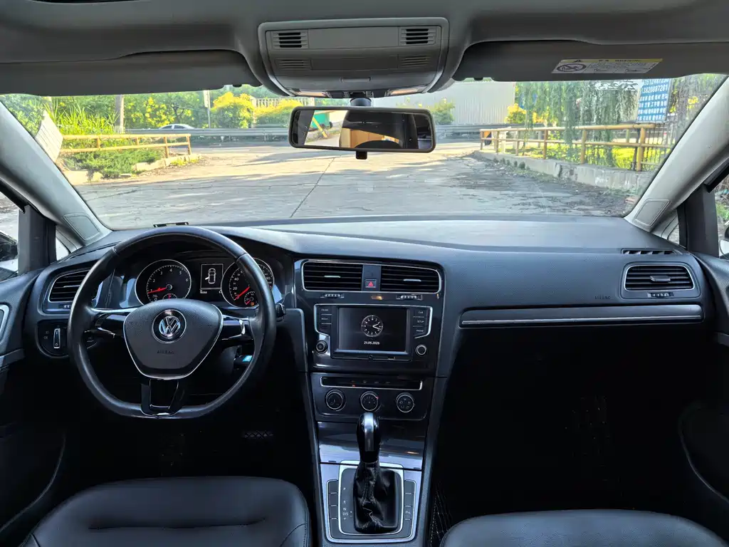 Volkswagen Golf 2017 1.6L AT Comfort
