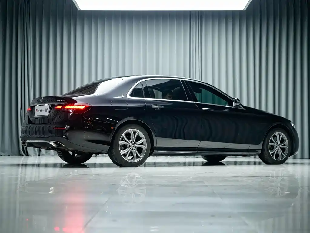 Mercedes-Benz E-Class — миниатюра 10