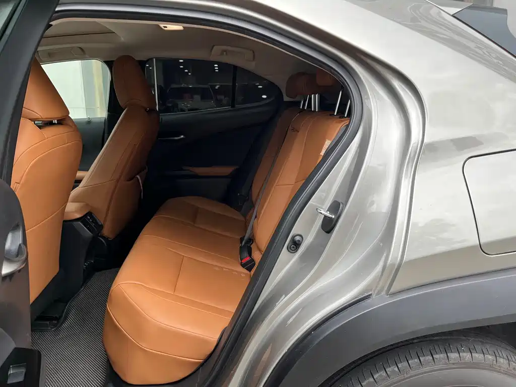 Lexus UX New Energy — миниатюра 6