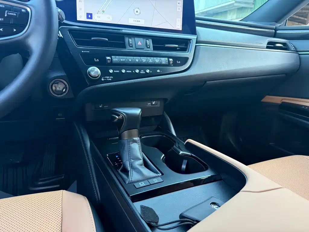 Lexus ES — миниатюра 13