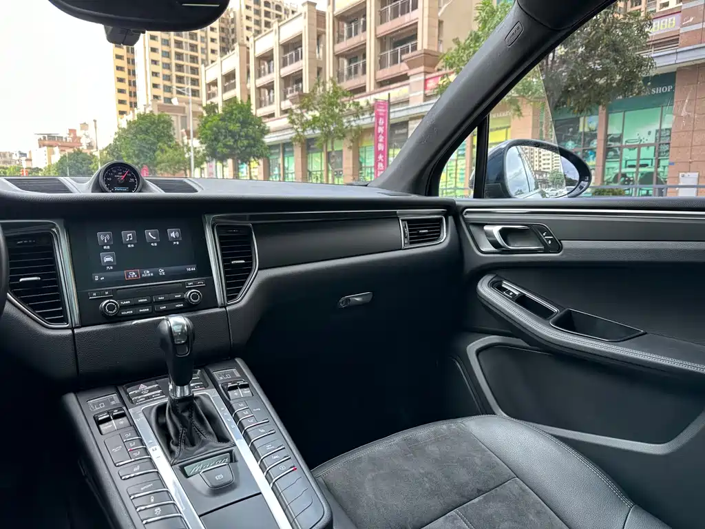 Porsche Macan — миниатюра 23