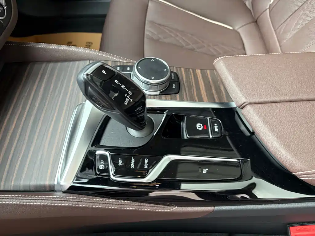 BMW 5 Series — миниатюра 15