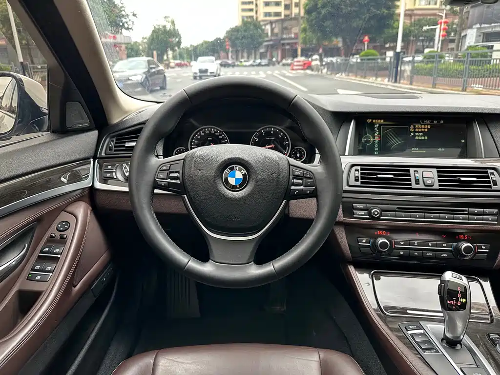 BMW 5 Series — миниатюра 18