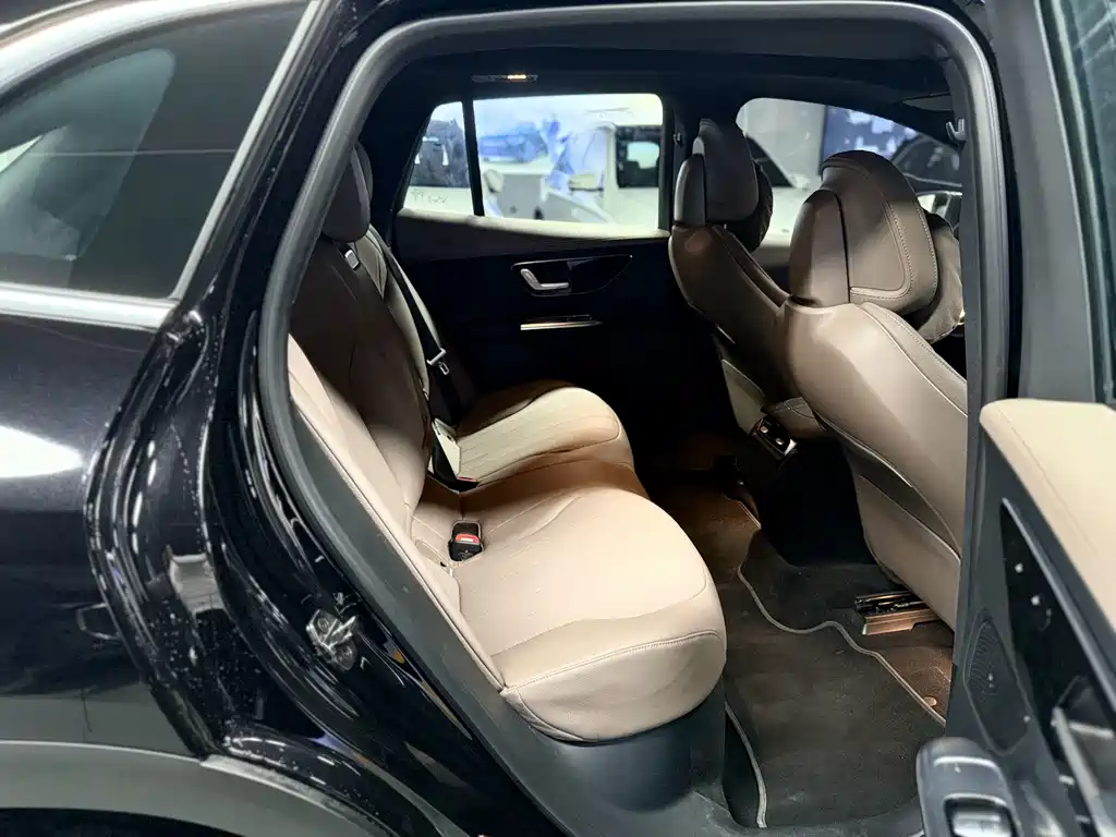 Mercedes-Benz EQE SUV — миниатюра 6