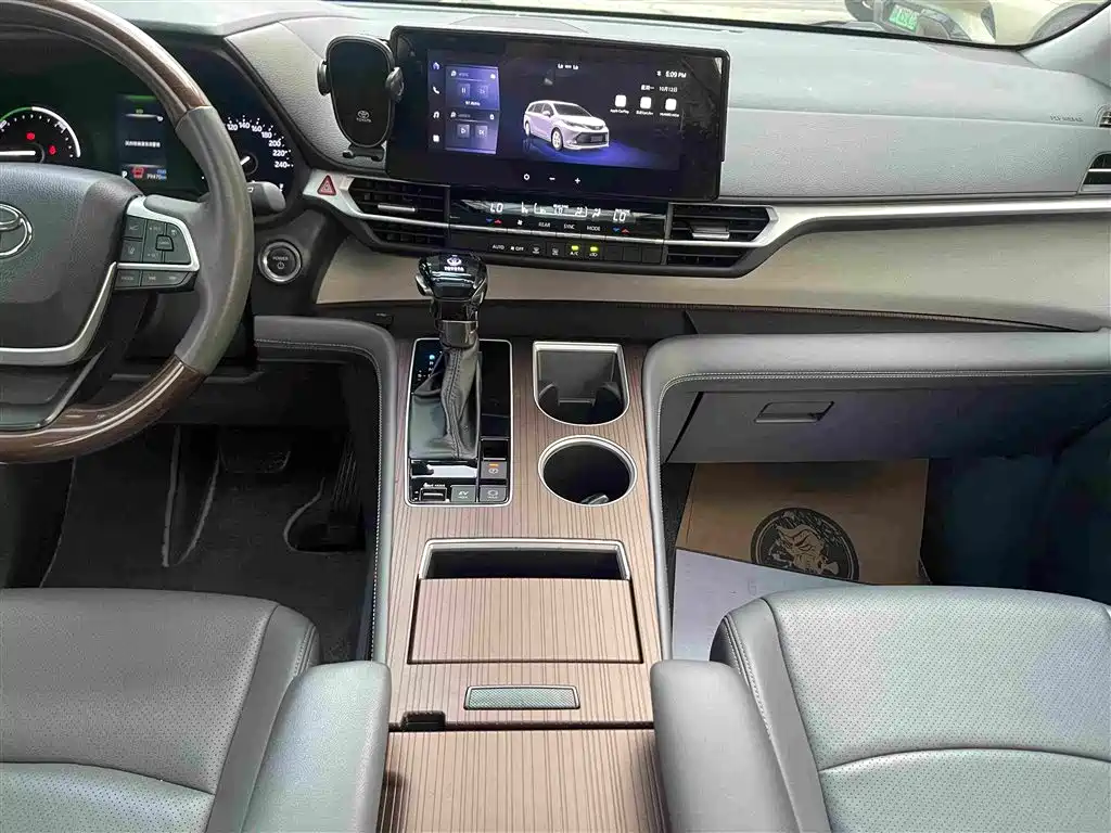 Toyota Sienna — миниатюра 11