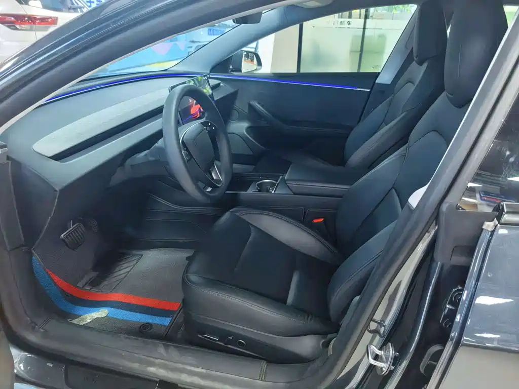 Tesla Model 3 — миниатюра 3