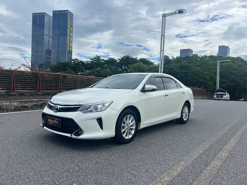 Toyota Camry — миниатюра 3