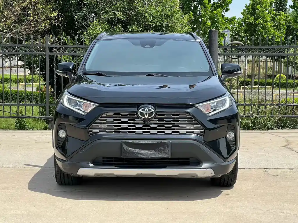 Toyota RAV4 - фото 2