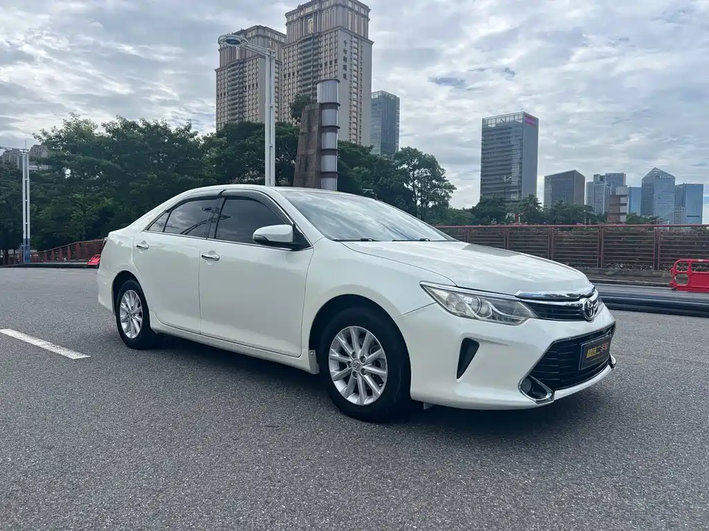 Toyota Camry — миниатюра 2