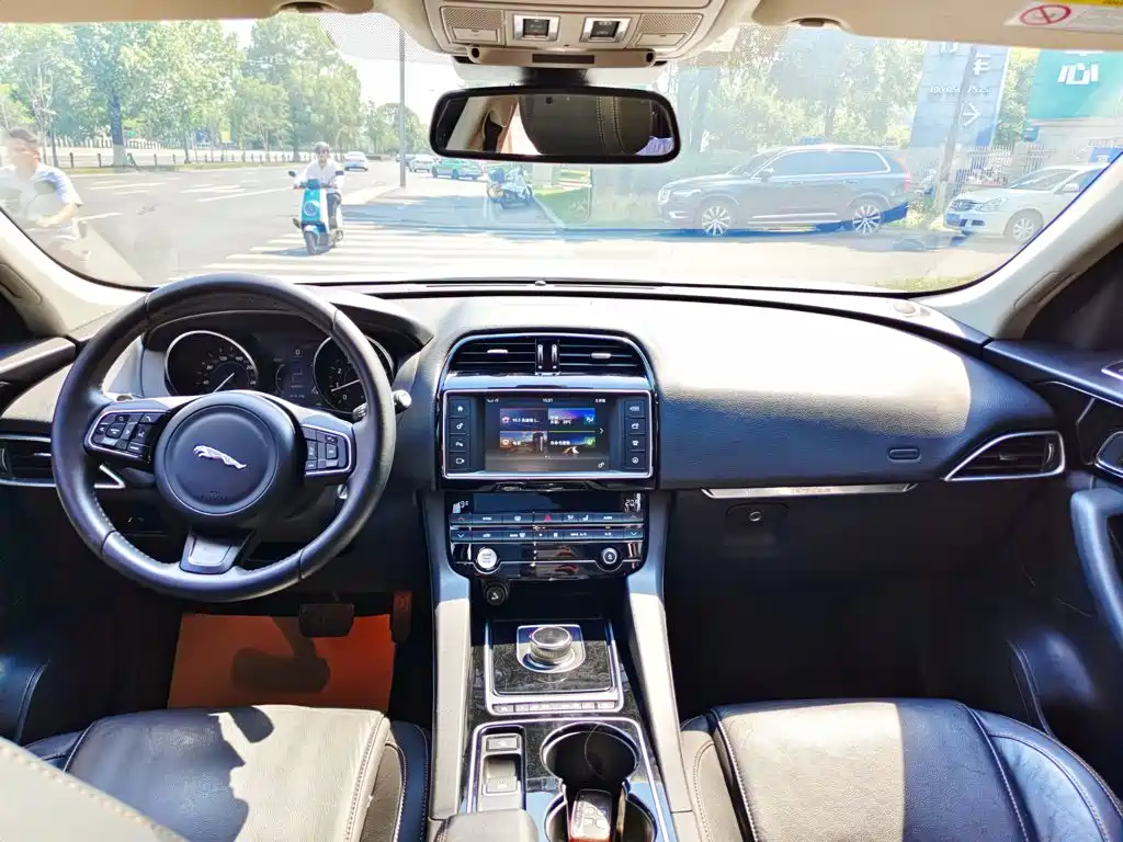 Jaguar F-PACE — миниатюра 13