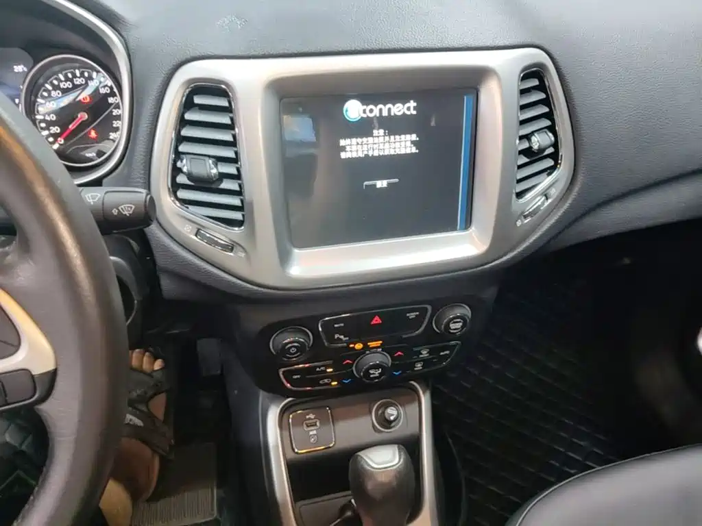 Jeep Compass — миниатюра 13