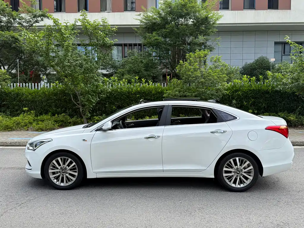 Hyundai Mistra 2019 1.8L AT GLS V