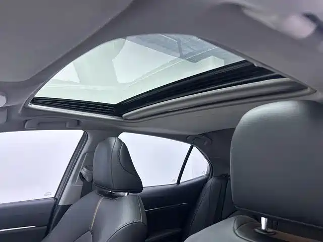 Toyota Camry — миниатюра 10